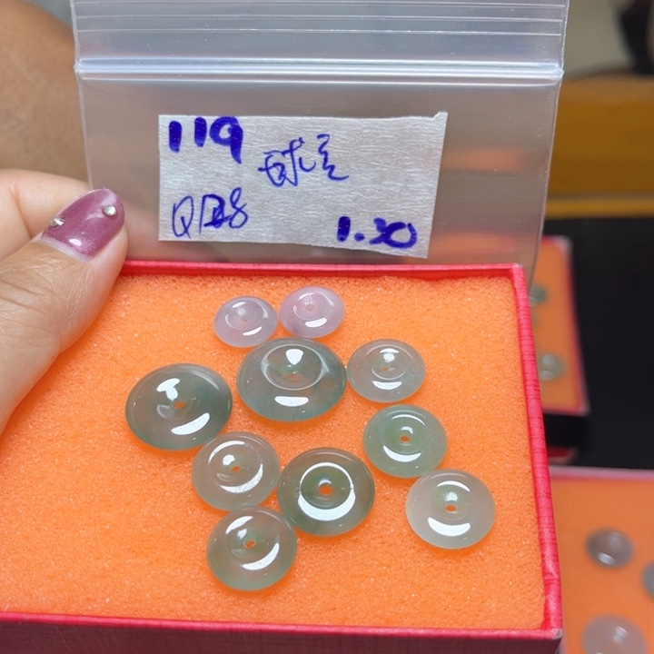 定制翡翠未镶嵌球**豆不