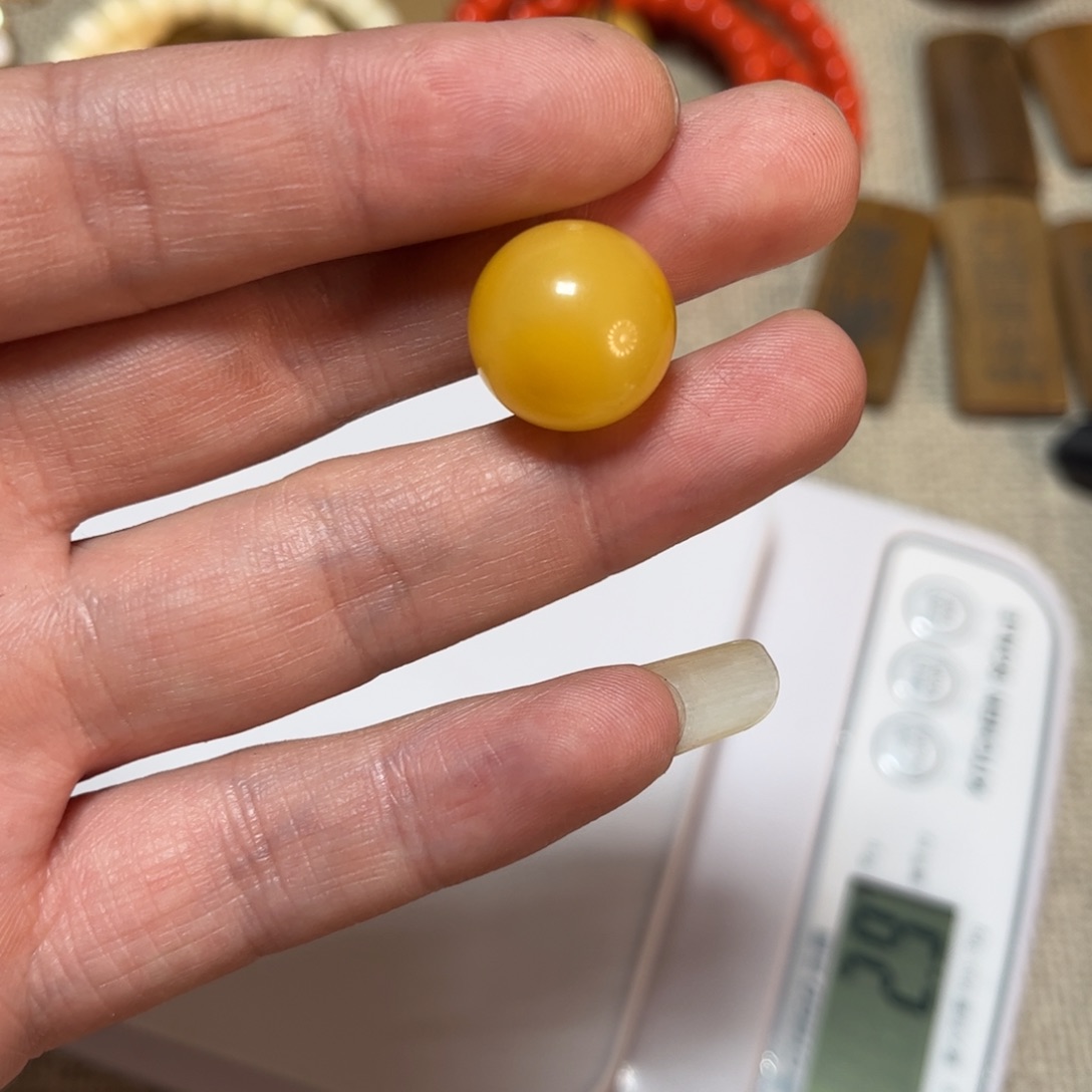 高端手串车里拍！