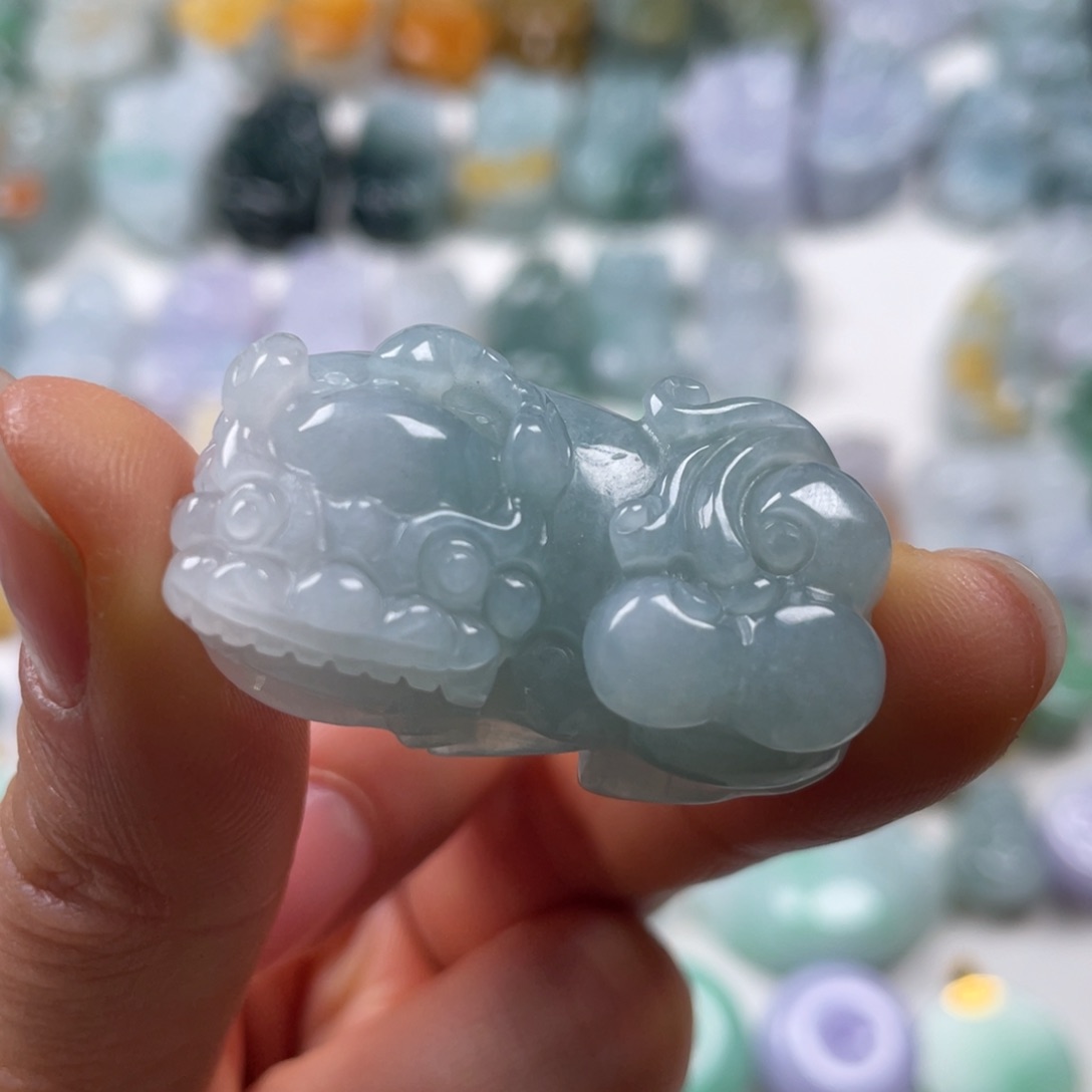 翡翠吊坠(赠链)未镶嵌