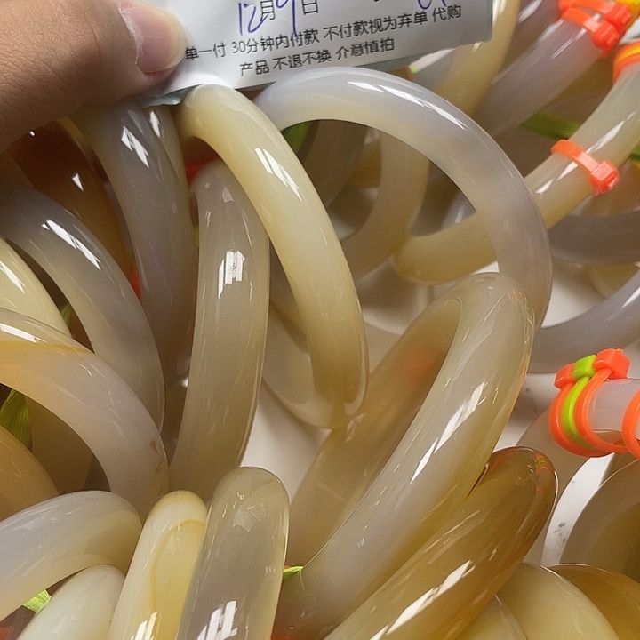 ，***玛瑙/玉髓未镶嵌颈饰玛瑙