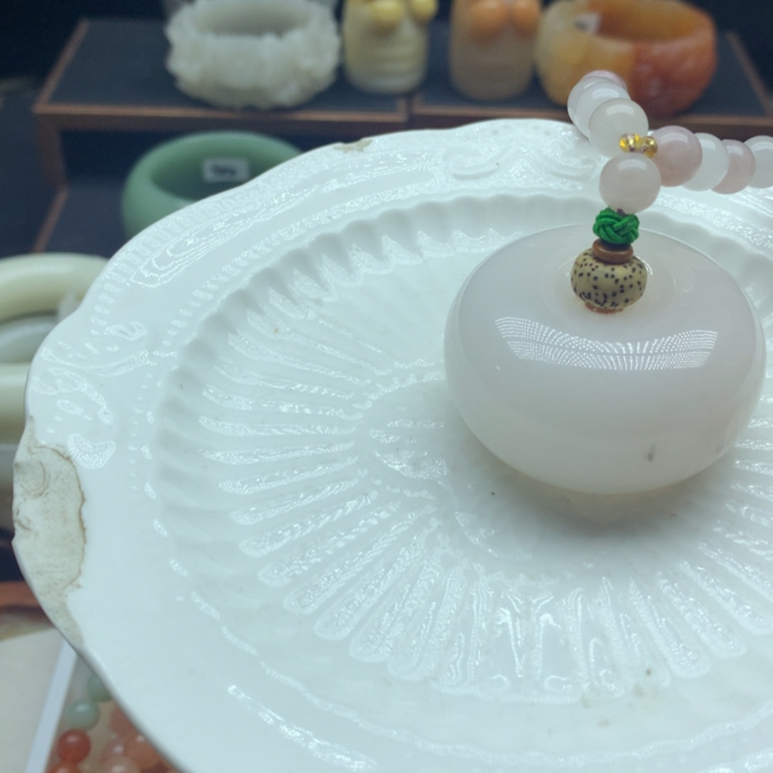 米***宝石英岩玉未镶嵌13468975444