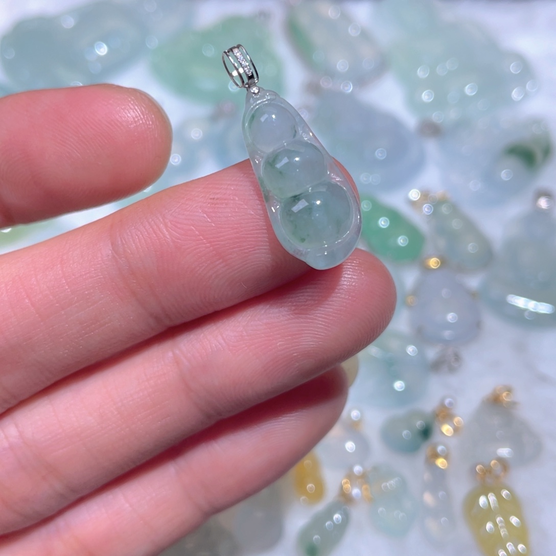 翡翠18K金镶嵌颈饰翡翠