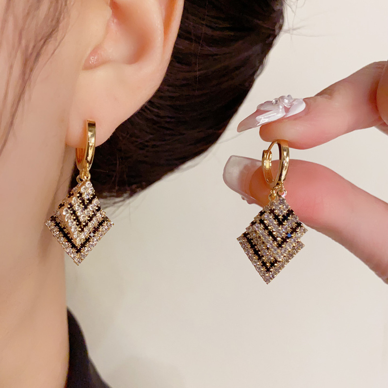 铜合金耳饰 千鸟格撞色双层菱形耳扣女精致时尚轻奢百搭气质简约