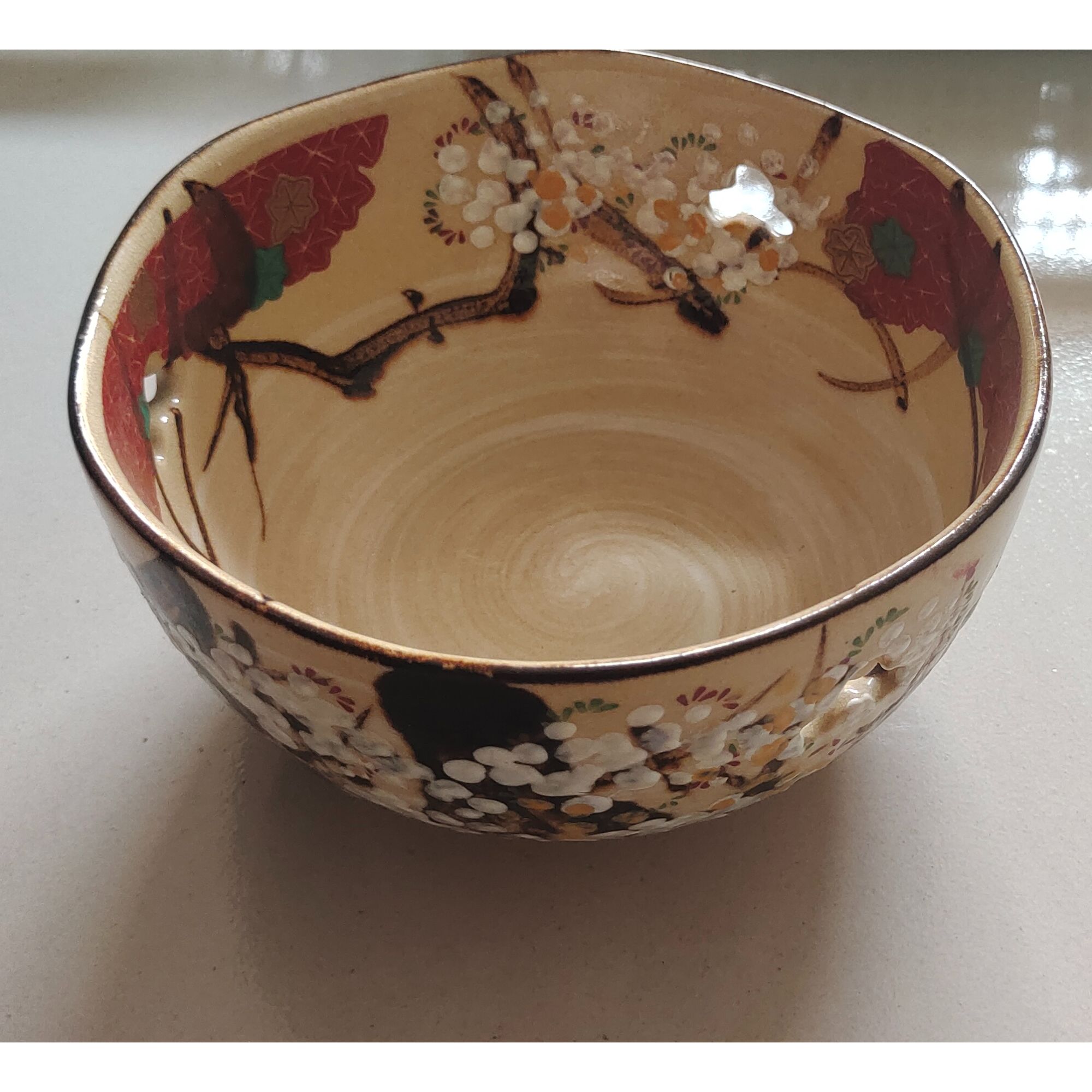 井泉作赤烩描金镂空果子钵，手绘梅花枫叶画片