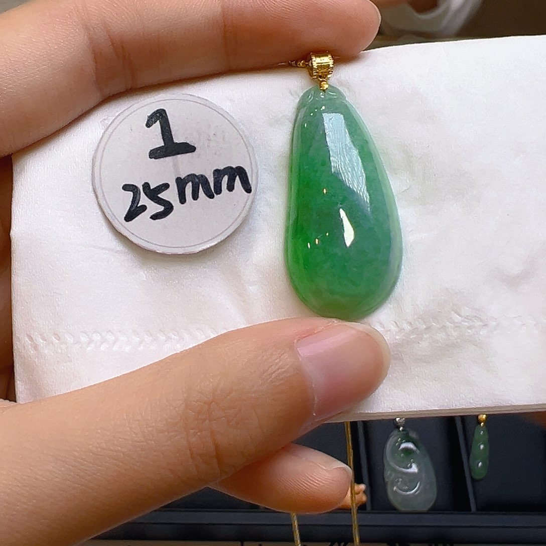 翡翠颈饰18K金镶嵌翡翠