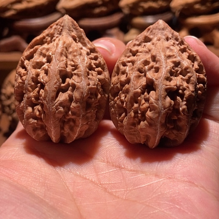 文玩核桃吊坠楸玥核56