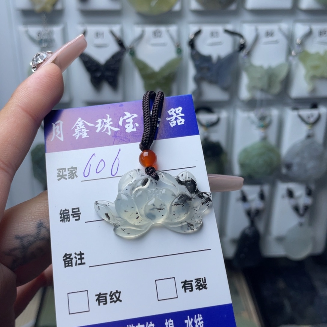 岫玉颈饰未镶嵌若*莲花