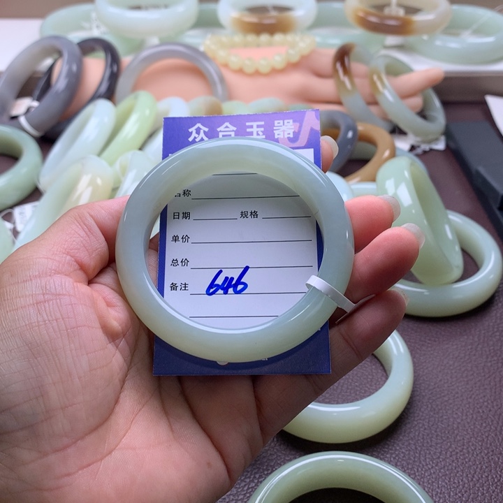 未镶嵌手镯和田玉
