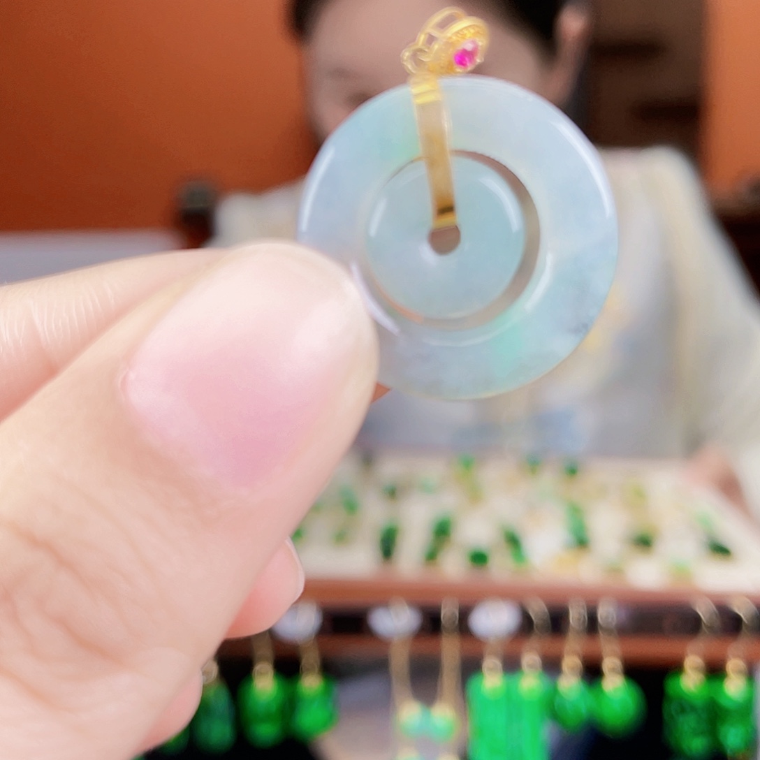 翡翠18K金镶嵌耳饰