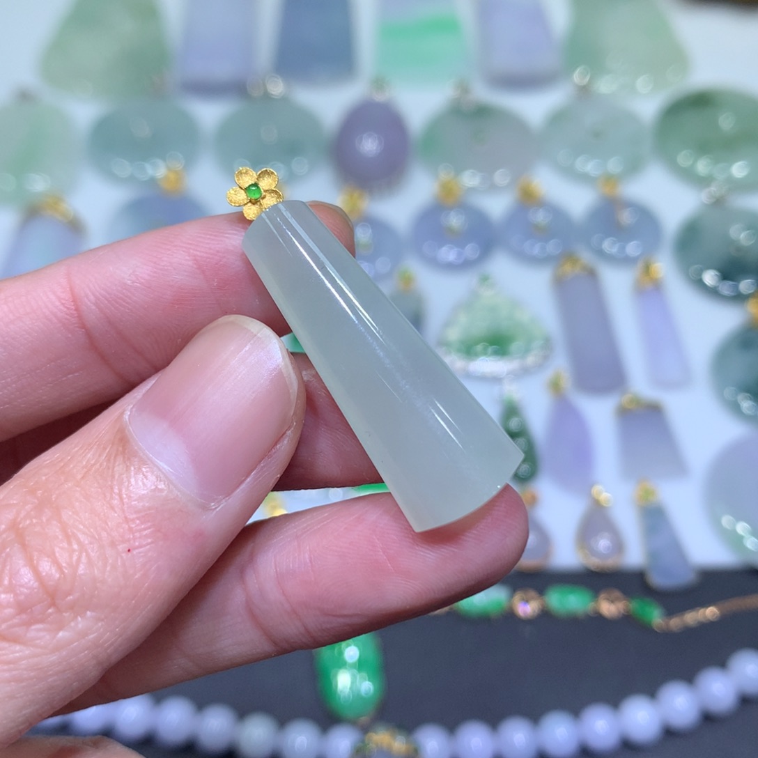 翡翠吊坠(不含链)18K金镶嵌