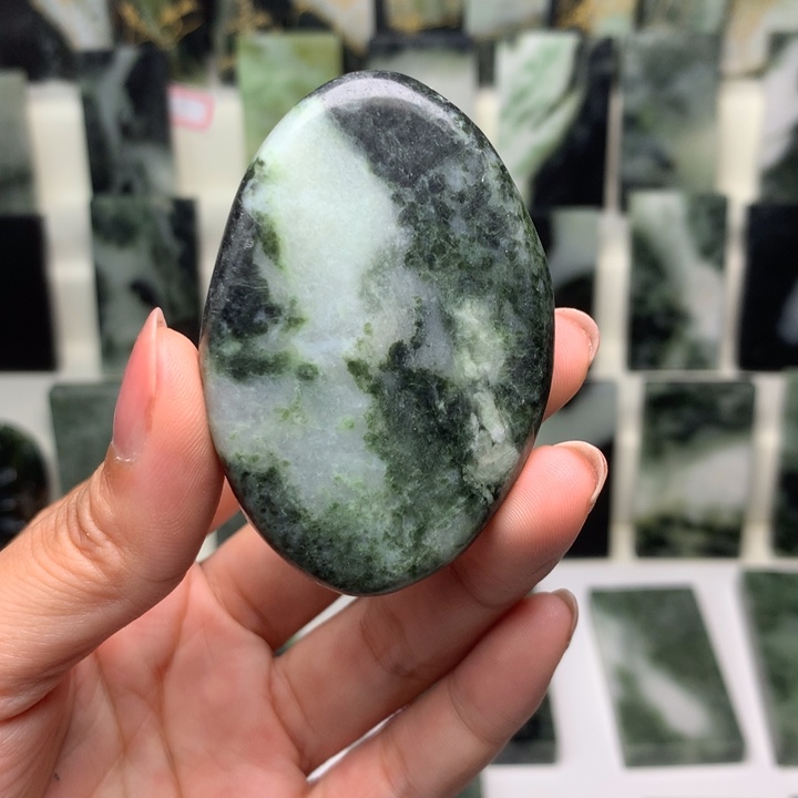 独山玉颈饰未镶嵌