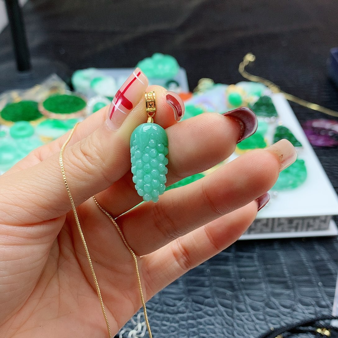 【闪购商品】翡翠吊坠(赠链)合金