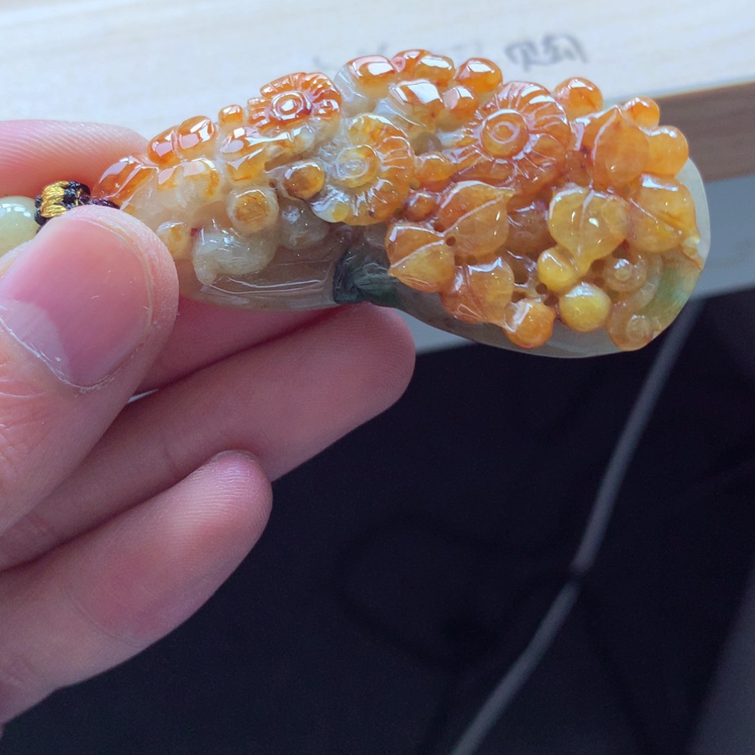 翡翠颈饰未镶嵌吊坠