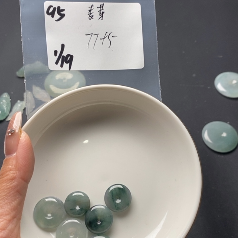 【闪购商品】翡翠颈饰未镶嵌麦**?