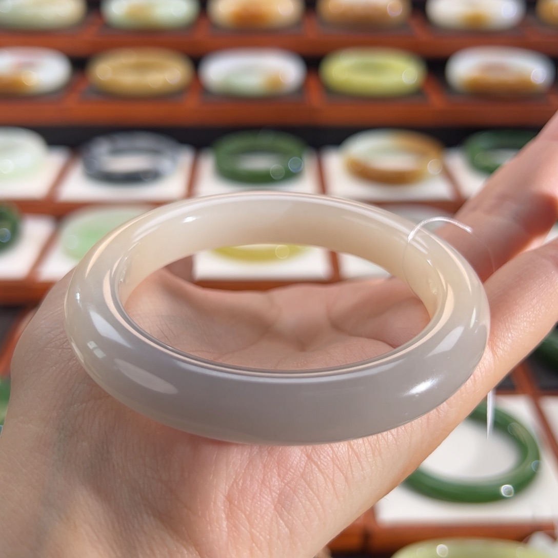 和田玉手镯未镶嵌紫粉双色