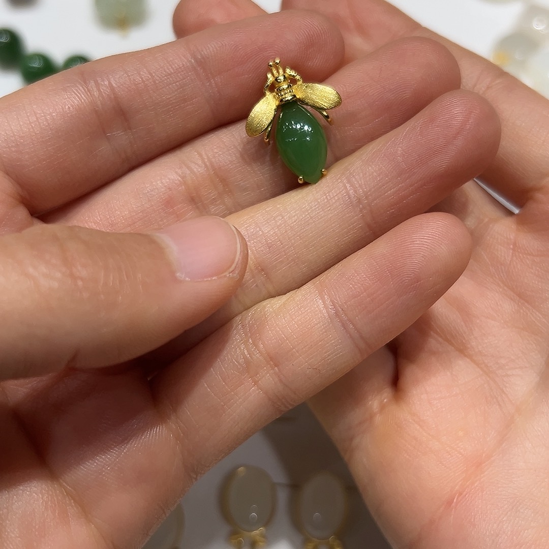 阳***下和田玉银S925镶嵌颈饰