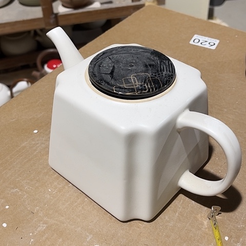 微瑕，明火，不能干烧，约1100毫升盖子偏小