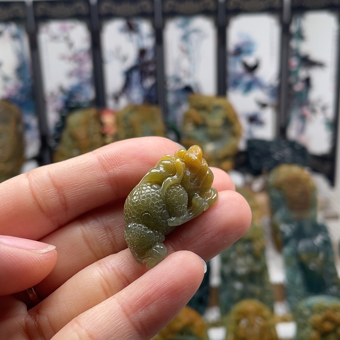 翡翠未镶嵌颈饰天然翡翠a货三脚