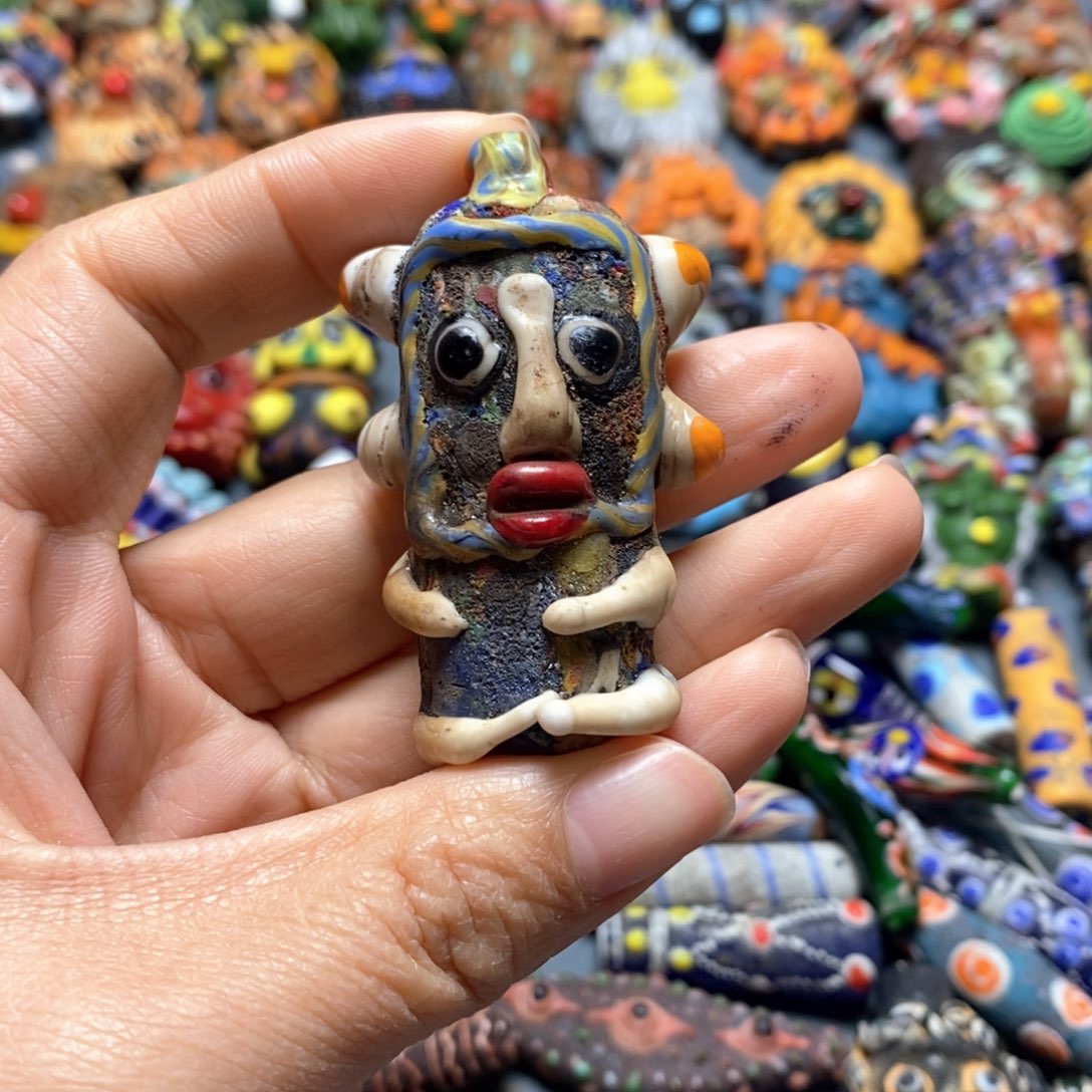 琉璃颈饰印度尼西亚琉璃娃娃