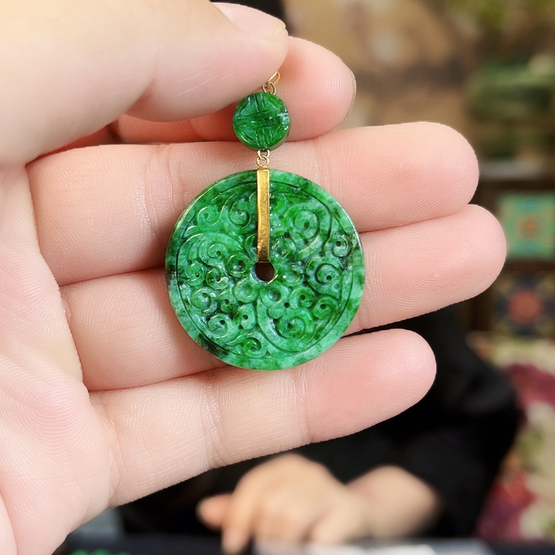 翡翠18K金镶嵌颈饰吊坠