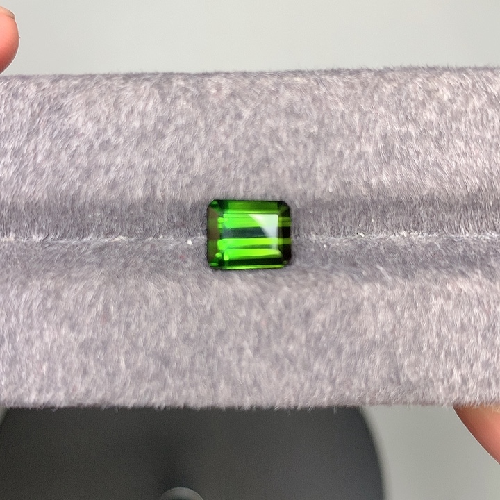 碧玺珠宝奇石未镶嵌电光绿碧玺2.97克拉未镶嵌
