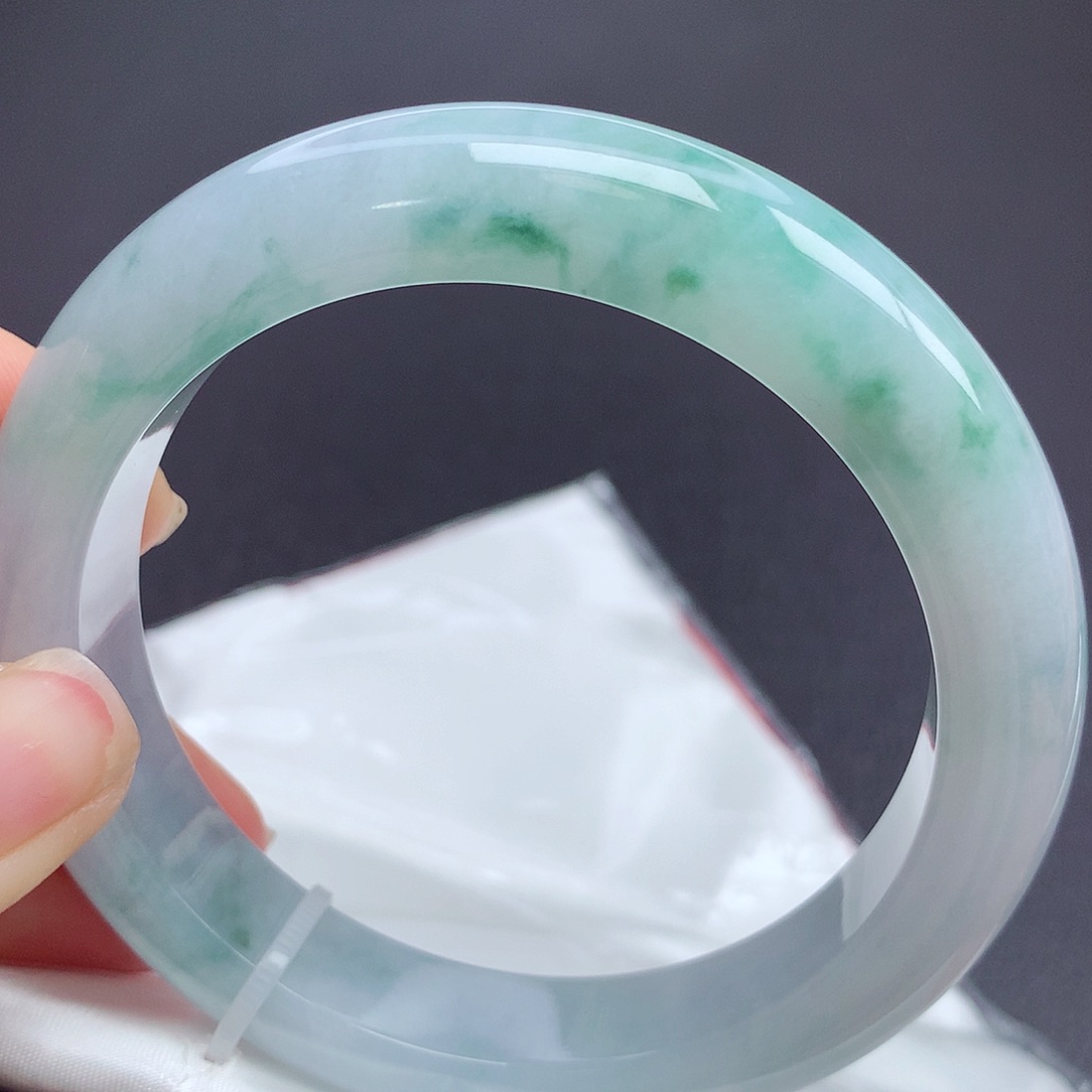 翡翠手镯未镶嵌61圈口