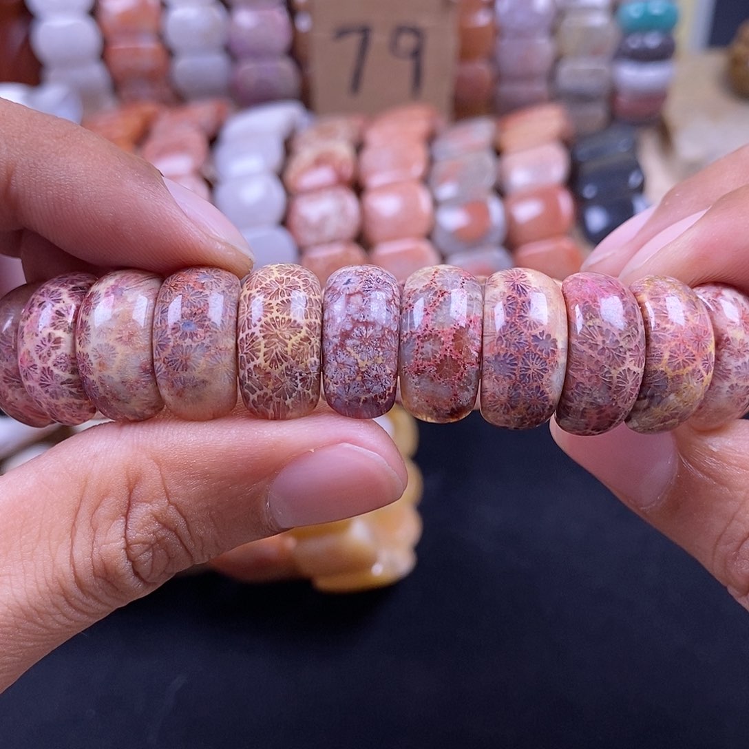 硅化珊瑚（珊瑚玉）未镶嵌手牌紫枫叶67