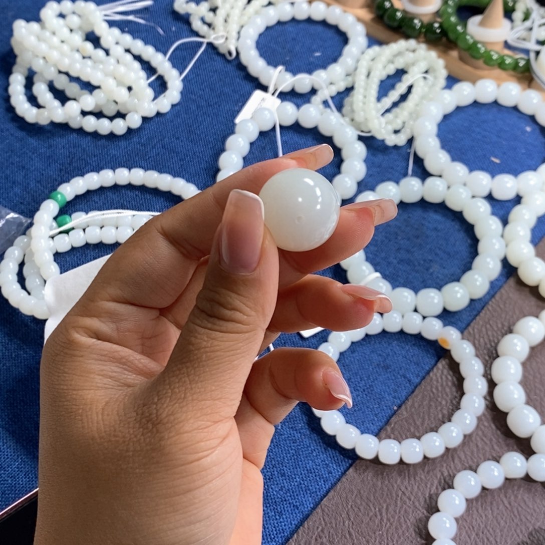 未镶嵌手链和田玉人****大