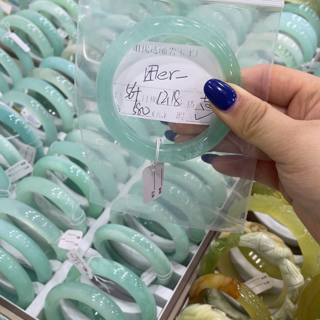 团***_蛇纹石玉未镶嵌手镯