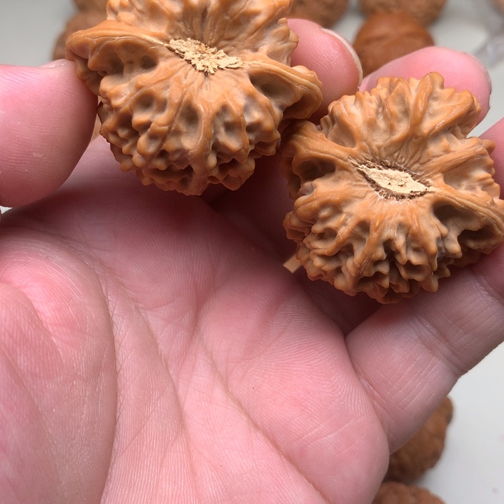 c***a吊坠文玩核桃龙门涧