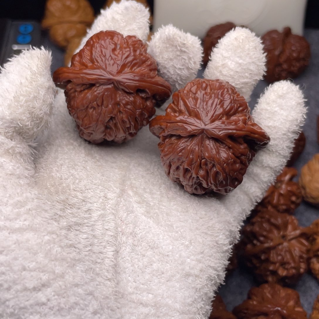 文玩核桃把件趙*老老红三角白45尺