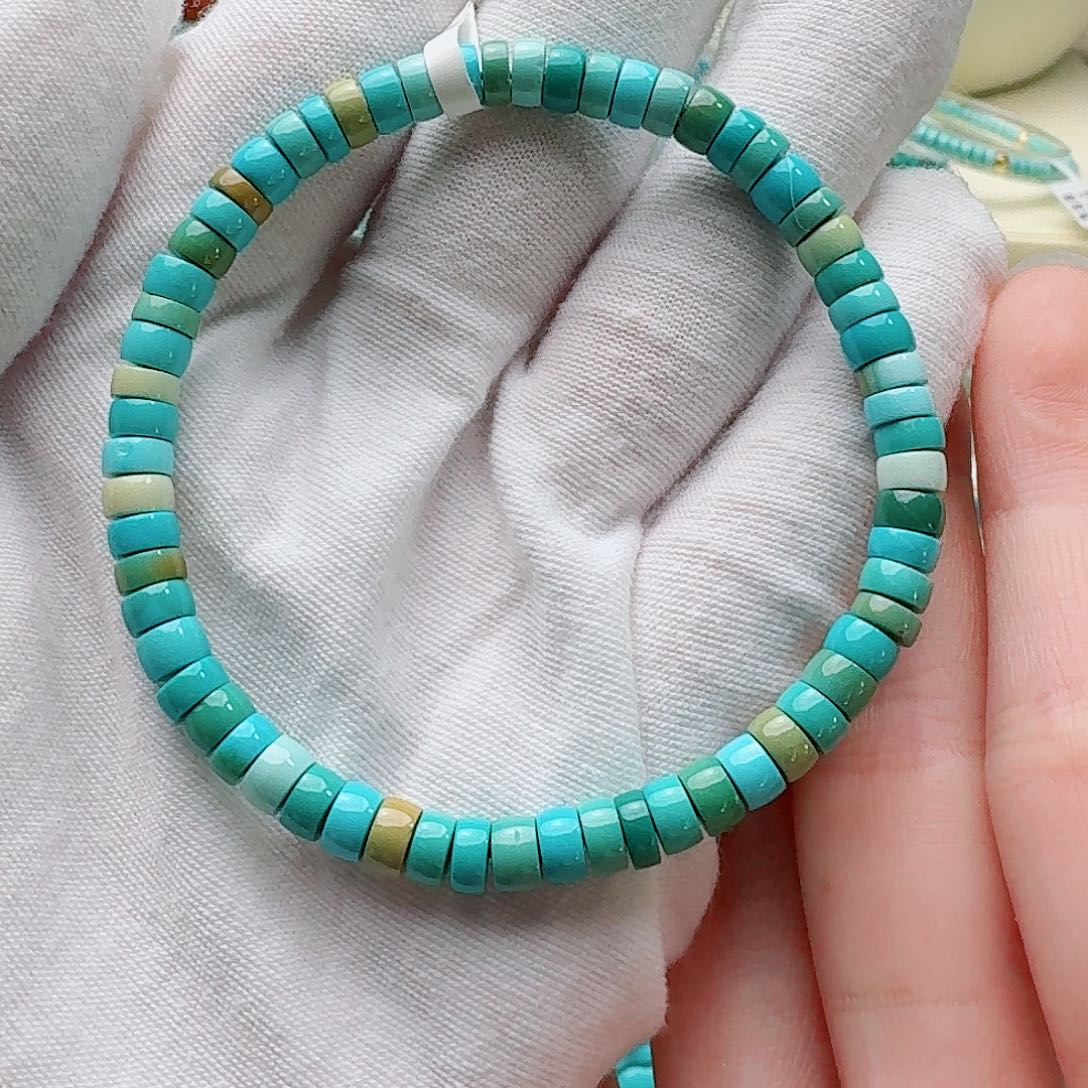 绿松石未镶嵌炫彩直切手串 直径5.3