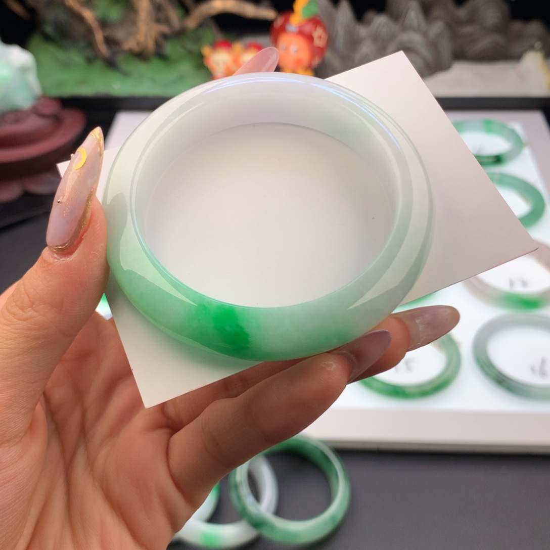 翡翠未镶嵌手镯翡翠