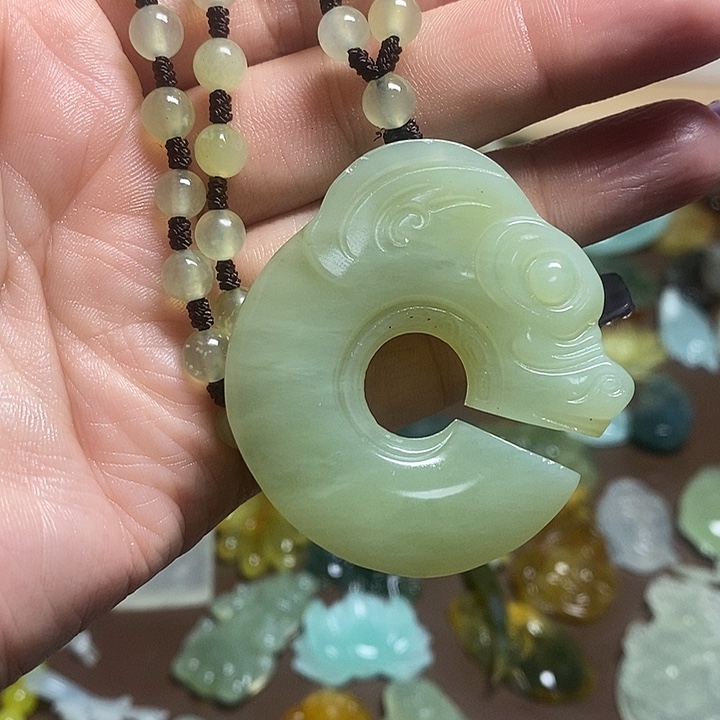 蛇纹石玉吊坠未镶嵌