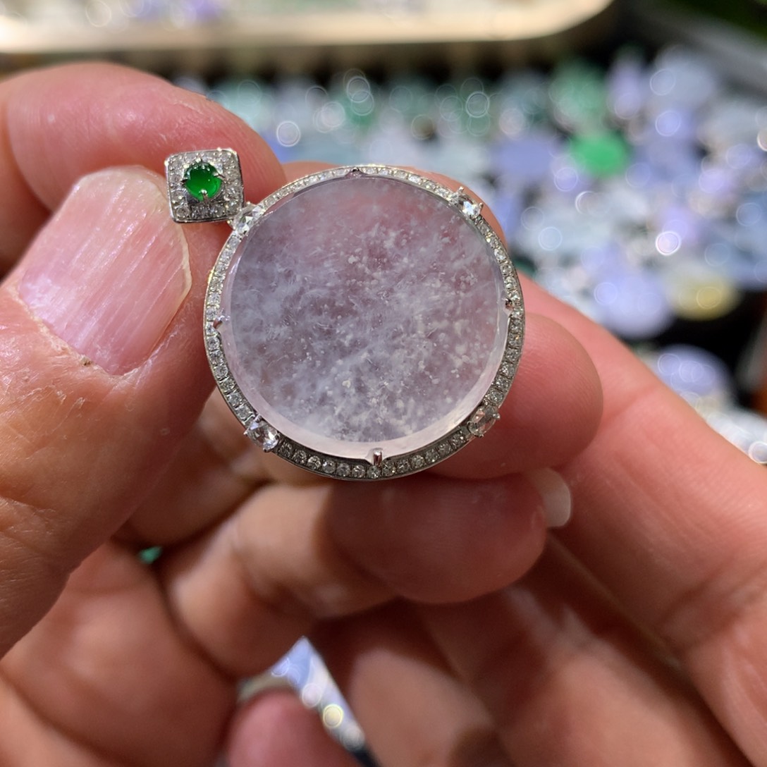 翡翠吊坠(不含链)18K金镶嵌