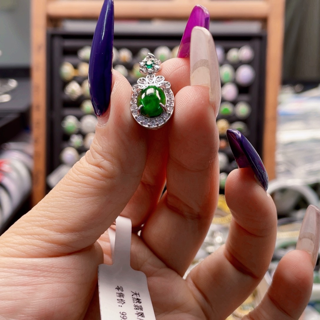 翡翠未镶嵌颈饰天然翡翠A货