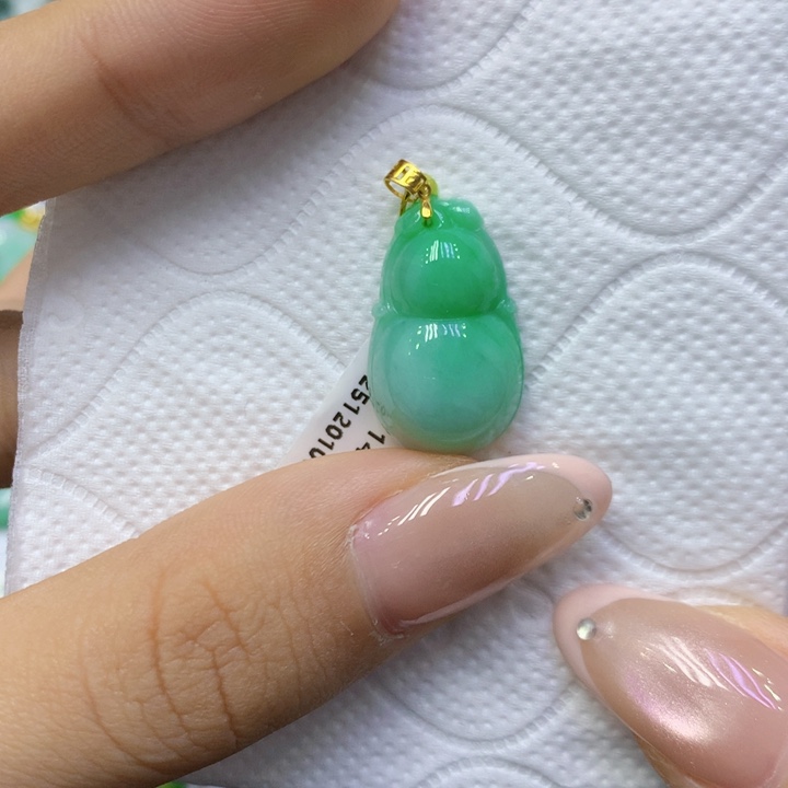 颈饰18K金镶嵌翡翠