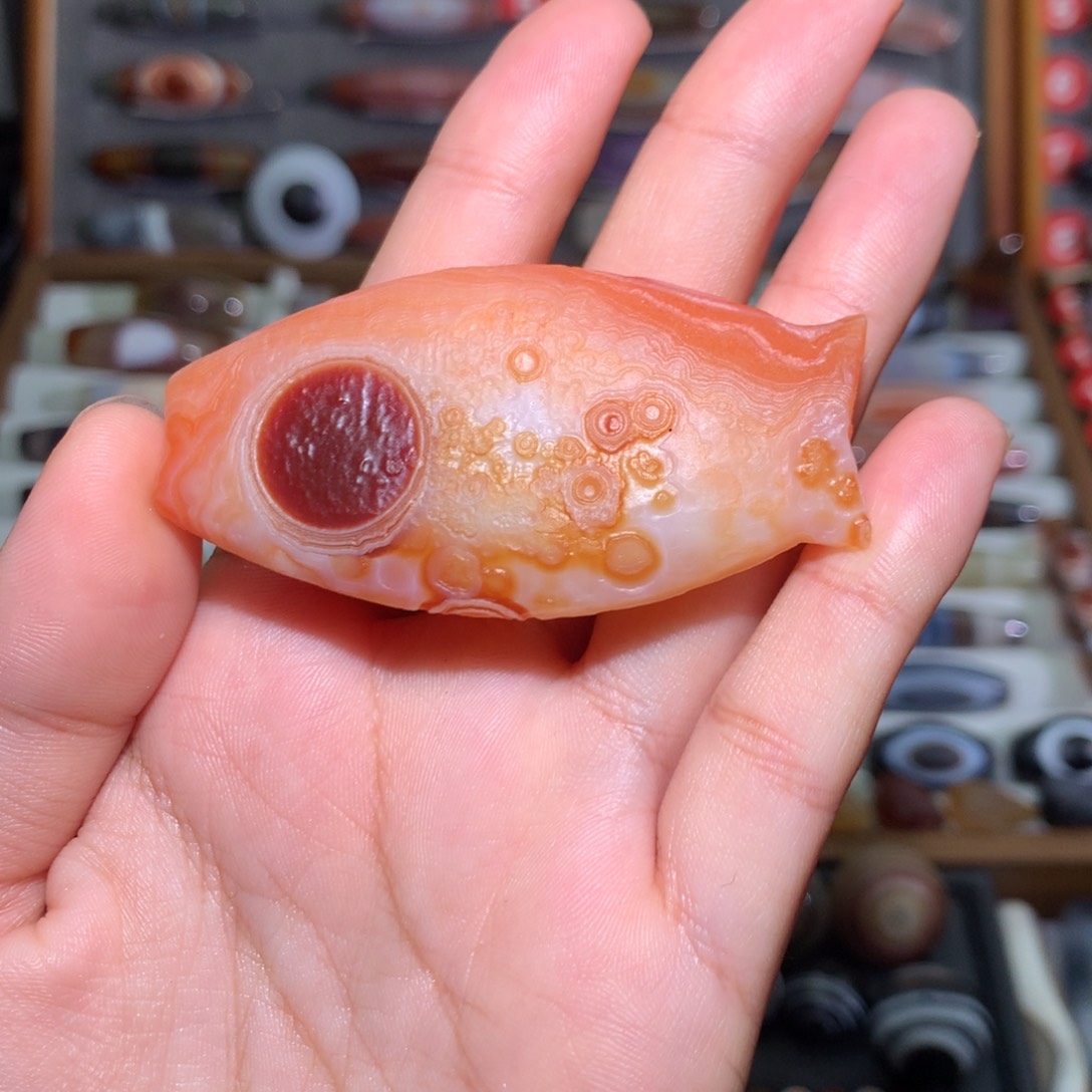 芝***量玛瑙/玉髓颈饰未镶嵌