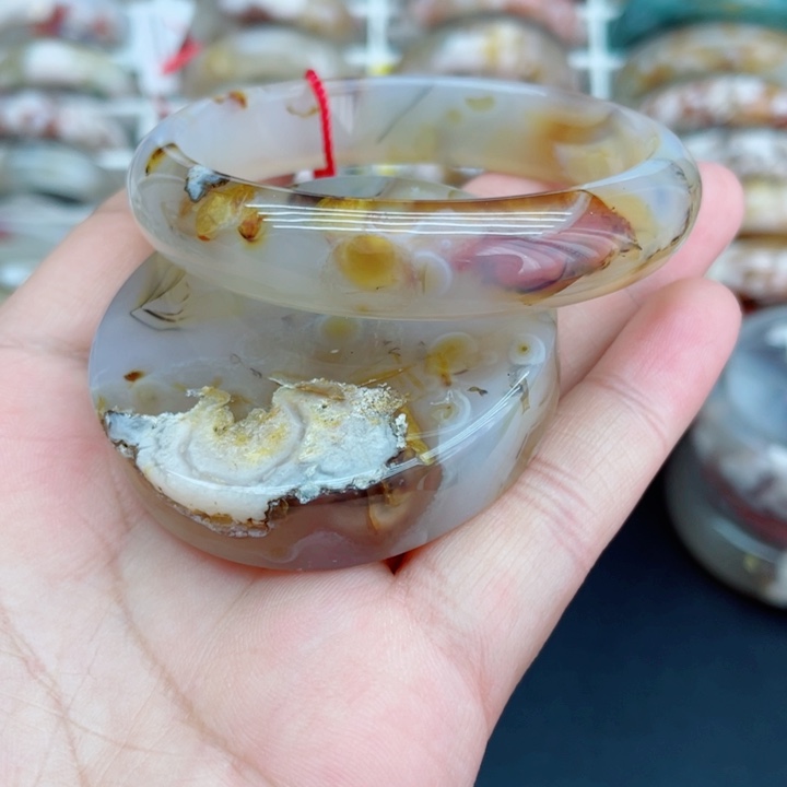 玛瑙/玉髓未镶嵌手镯55.56