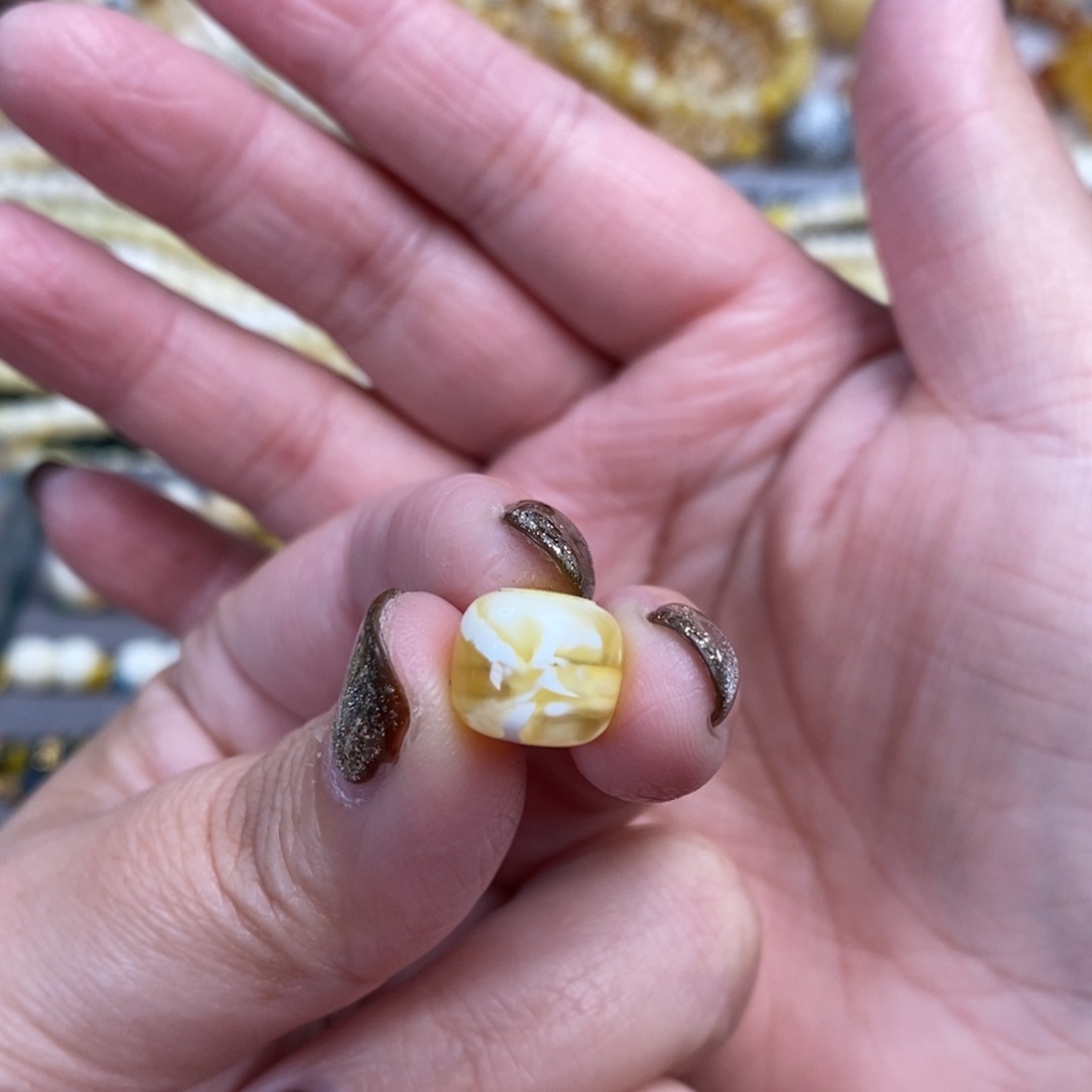 琥珀裸石未镶嵌金漆白溶洞妖花老型单珠10.5×9.5