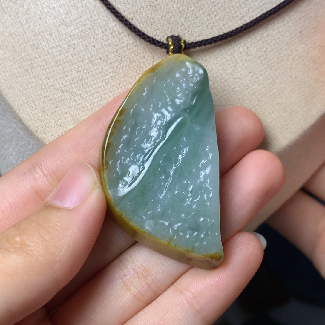 翡翠颈饰未镶嵌吊坠