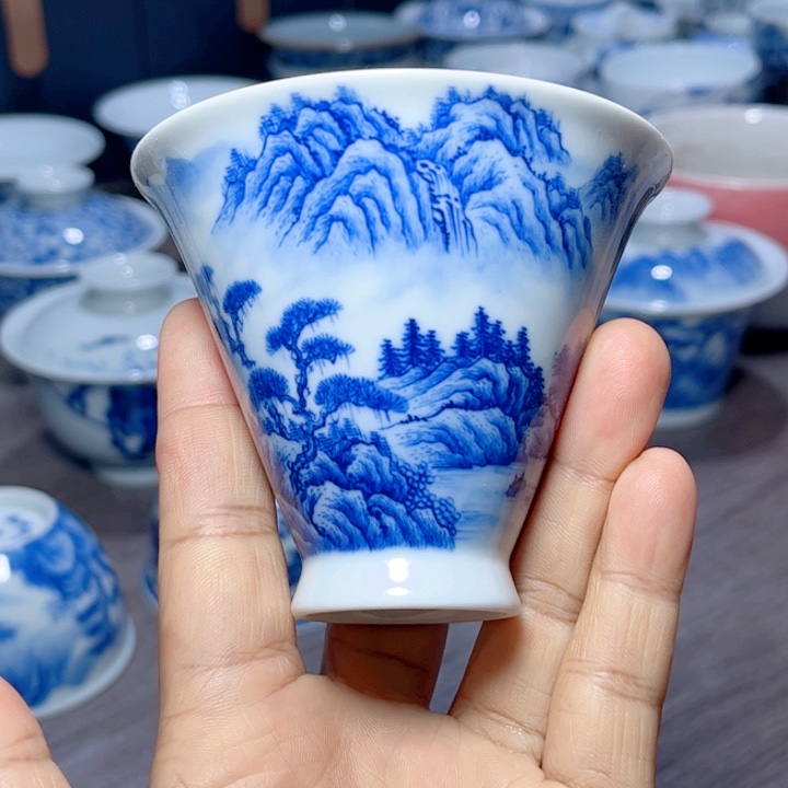 手绘青花山水斗笠杯