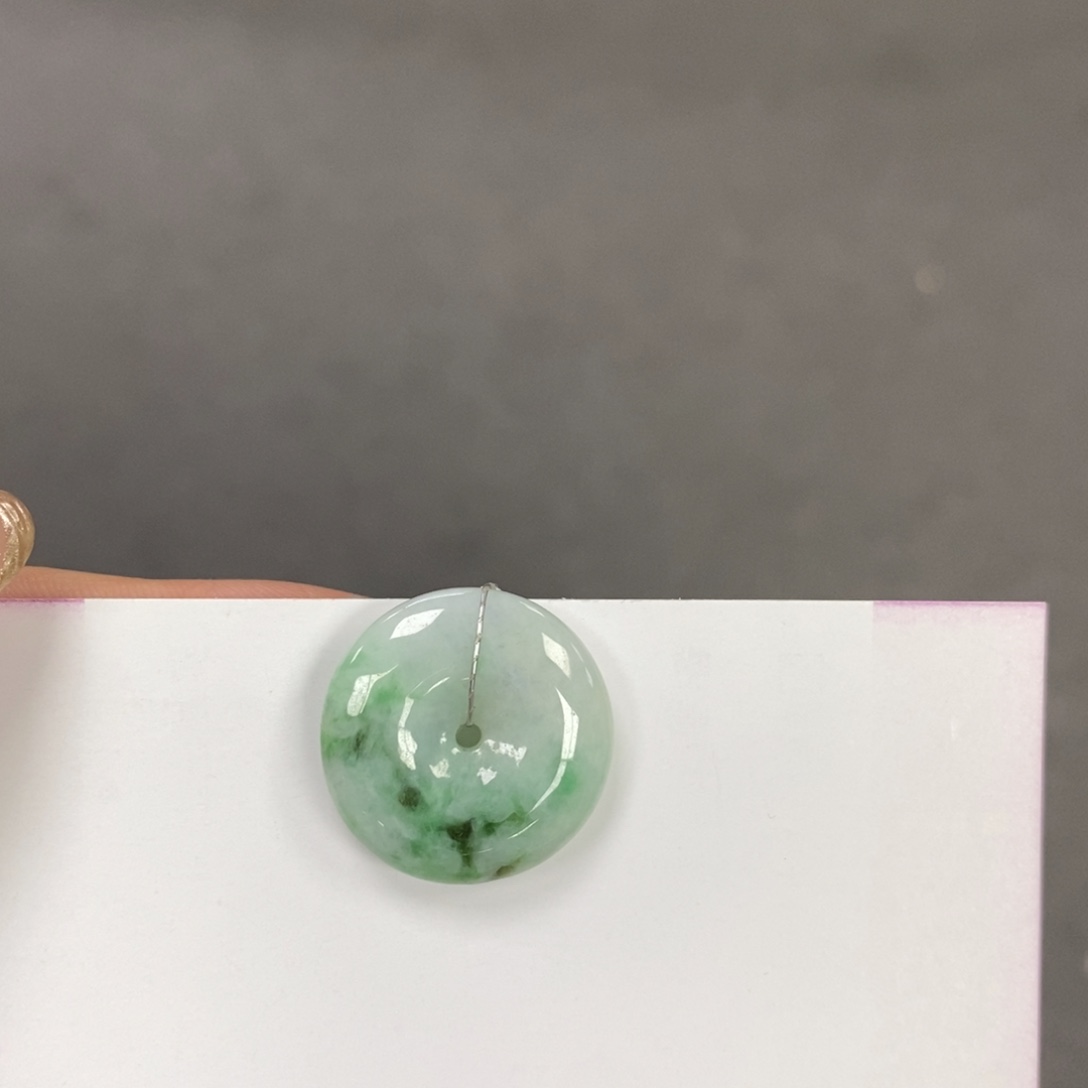 翡翠颈饰未镶嵌平安扣