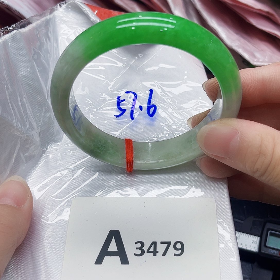 翡翠手镯未镶嵌手镯