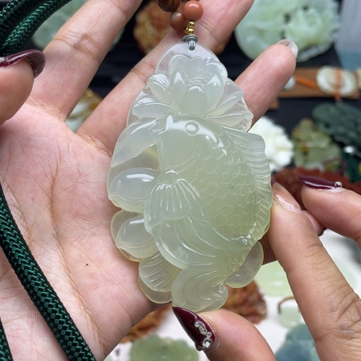 蛇纹石玉未镶嵌颈饰