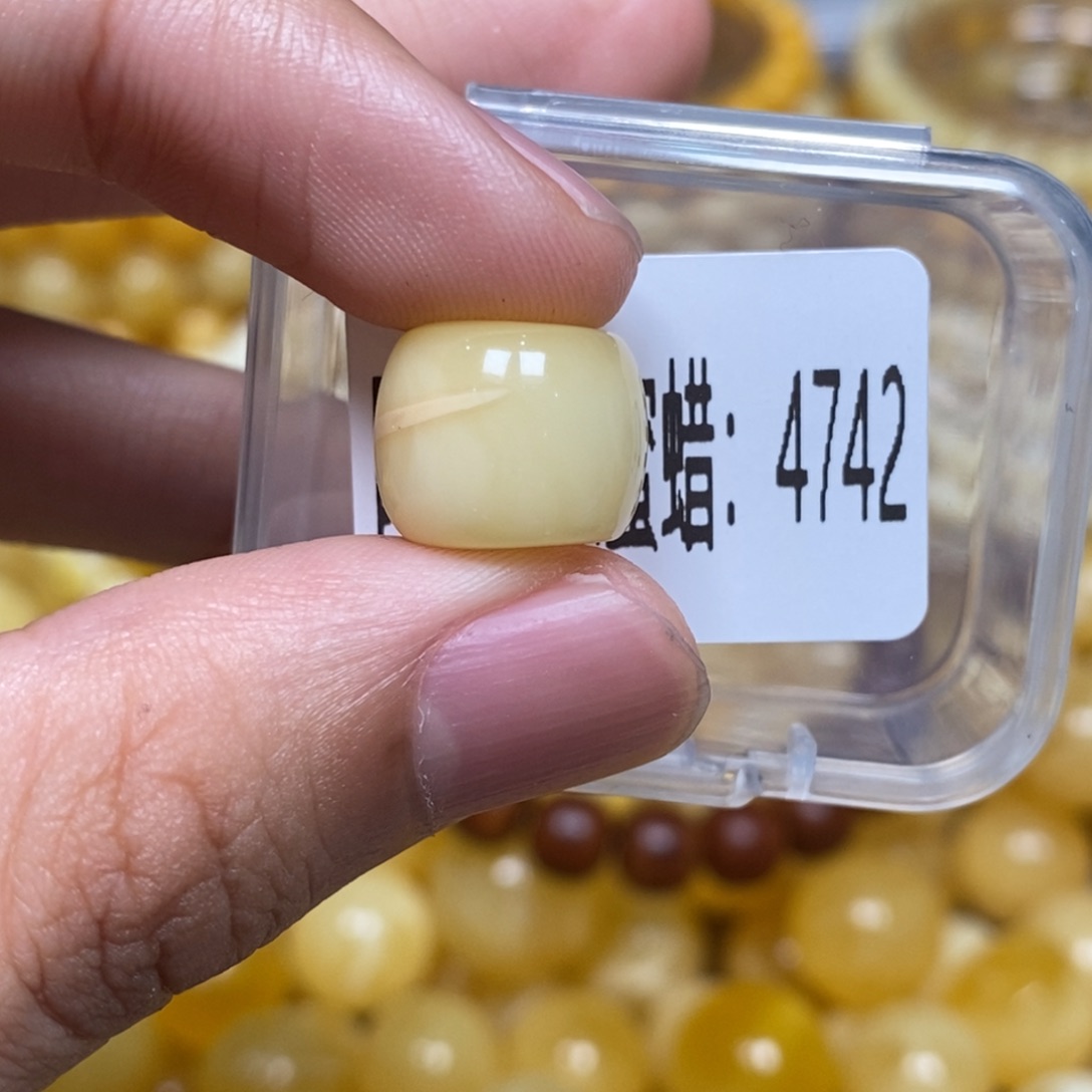 蜜蜡未镶嵌珠宝奇石4742