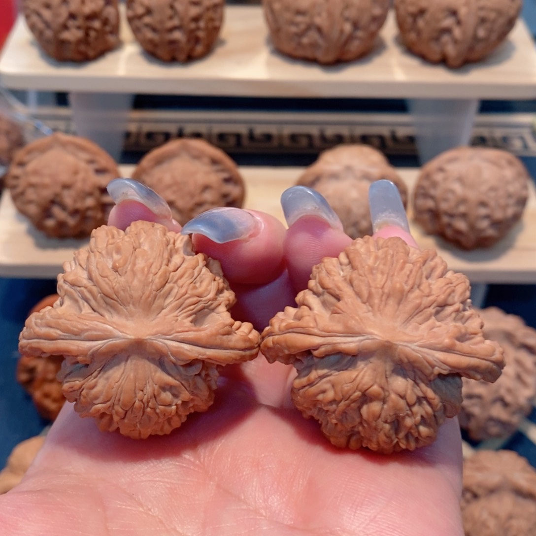 文玩核桃吊坠狮虎兽