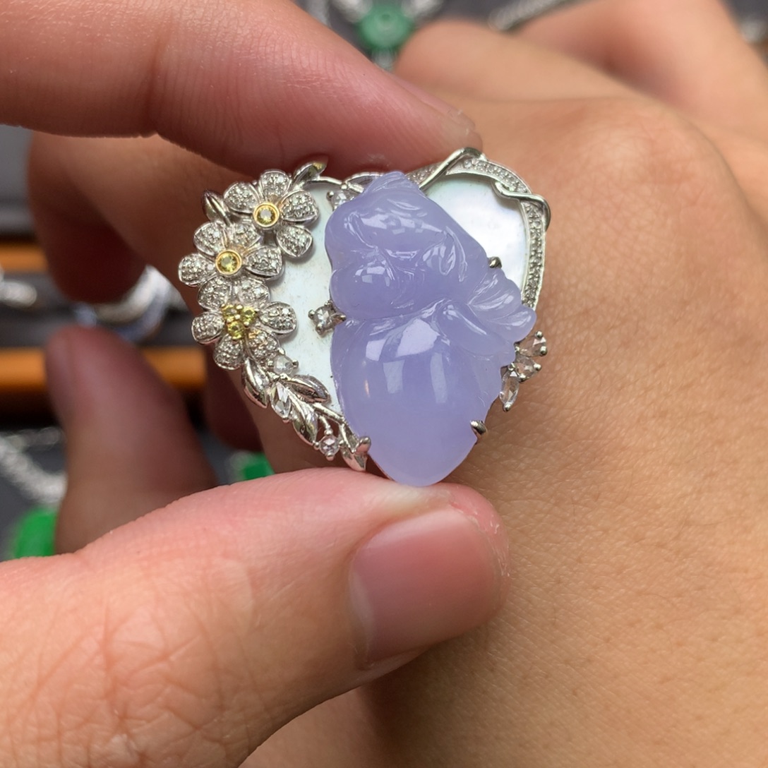 翡翠18K金镶嵌颈饰