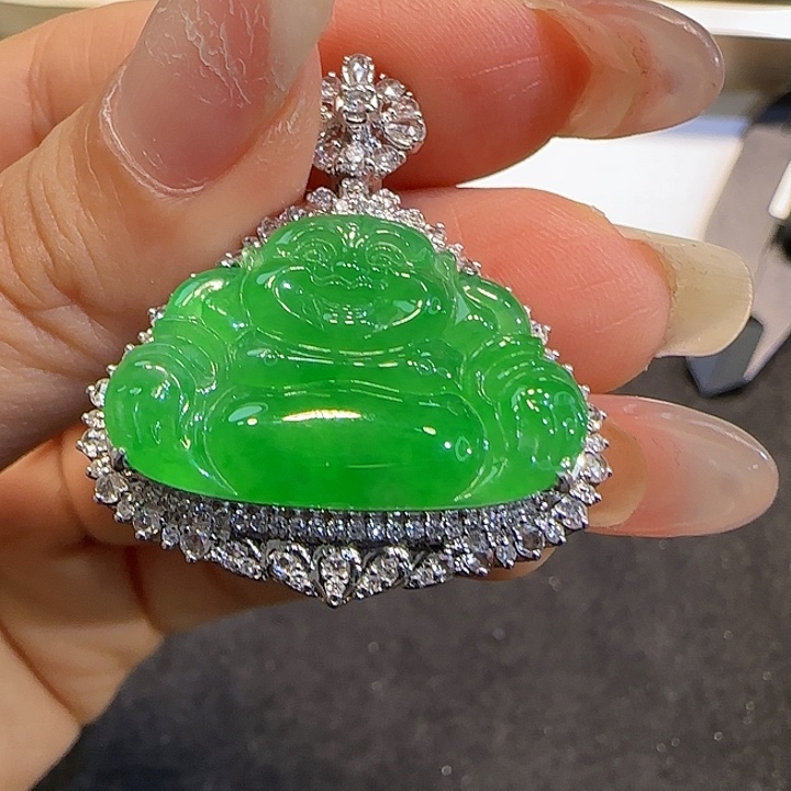 S***g翡翠18K金镶嵌颈饰佛公