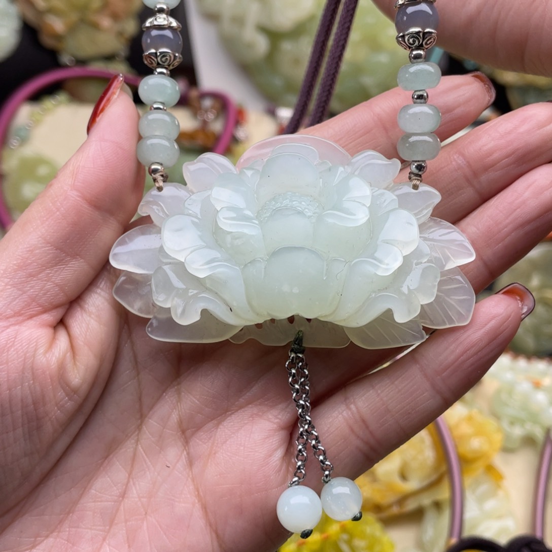 蛇纹石玉颈饰未镶嵌